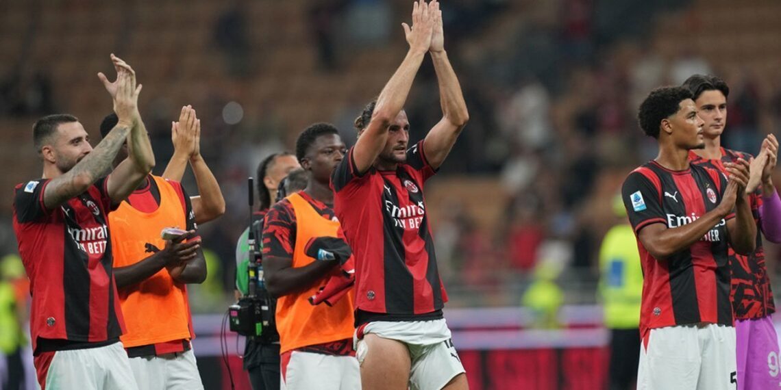 PELUANG BERKEMBANG: Skuad AC Milan merayakan kemenangan atas Lecce pada Senin (21/9/2026). (Foto (c) AP Photo/Antonio Calanni)