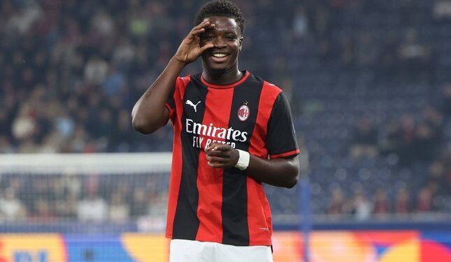 DEBUT POSITIF: Pemain AC Milan, Alphadjo Cisse, merayakan gol ke gawang FC Salzburg pada ajang Liga Europa 2026/2027. (Foto: (c) AP Photo/Alexandra Beier)