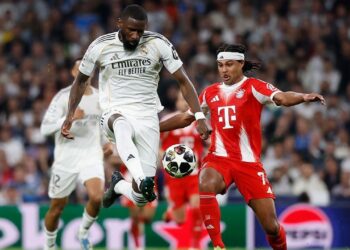 AKHIR KEBERSAMAAN: Perebutan bola antara bek Real Madrid, Antonio Rudiger, dengan winger Bayern Munchen, Serge Gnabry, di leg I perempat final Liga Champions, 8 April 2026. (Foto: (c) dok.Real Madrid FC)