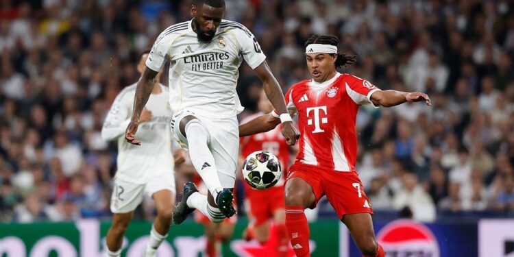 Real Madrid Buang Antonio Rudiger di Musim 2027/2028 1 AKHIR KEBERSAMAAN: Perebutan bola antara bek Real Madrid, Antonio Rudiger, dengan winger Bayern Munchen, Serge Gnabry, di leg I perempat final Liga Champions, 8 April 2026. (Foto: (c) dok.Real Madrid FC)