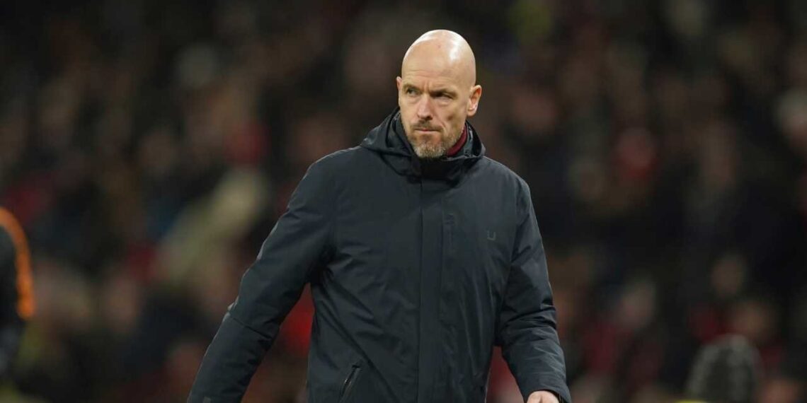 JAGO RIBUT: Pelatih Manchester United, Erik ten Hag, saat pertandingan Liga Inggris melawan Leeds United di Old Trafford pada Rabu (8/2/2023). (Foto: (c) AP Photo/Dave Thompson)