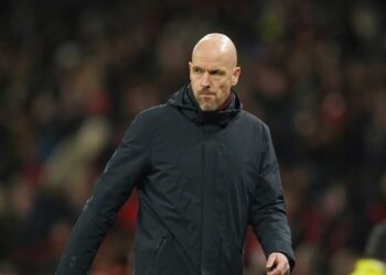 JAGO RIBUT: Pelatih Manchester United, Erik ten Hag, saat pertandingan Liga Inggris melawan Leeds United di Old Trafford pada Rabu (8/2/2023). (Foto: (c) AP Photo/Dave Thompson)