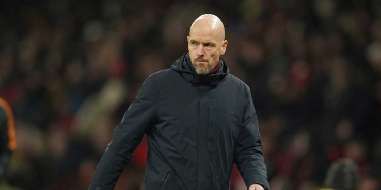 Fred Sebut Erik Ten Hag "Jago" Ribut Dengan Pemain 1 JAGO RIBUT: Pelatih Manchester United, Erik ten Hag, saat pertandingan Liga Inggris melawan Leeds United di Old Trafford pada Rabu (8/2/2023). (Foto: (c) AP Photo/Dave Thompson)