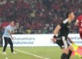 Strategi Jitu John Herdman Kunci Kemenangan Skuad Garuda di Puncak FIFA ASEAN Cup 2026 6 ATUR STRATEGI: Aksi John Herdman di pinggir lapangan mengatur strategis skuad Garuda pada laga FIFA ASEAN Cup 2026 melawan Thailand. (Foto: (c) Budy Santoso)