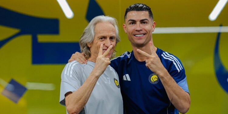 Jorge Jesus Enggan Menambah Besar Polemik Dengan Cristiano Ronaldo 1 POLEMIK MERUNCING: Jorge Jesus berpose dengan Cristiano Ronaldo. (Foto: (c) Al Nassr Official)