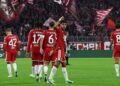 Bayern Munchen Punya Modal Kuat Untuk Habisi Arsenal 6 LAWAN KUAT: Pemain Bayern Munchen Luis Daz merayakan gol dalam laga Bundesliga antara Bayern vs Leipzig di Munchen, Jerman pada Sabtu (17/10/2026). (Foto: (c) Karl-Josef Hildenbrand/dpa via AP)