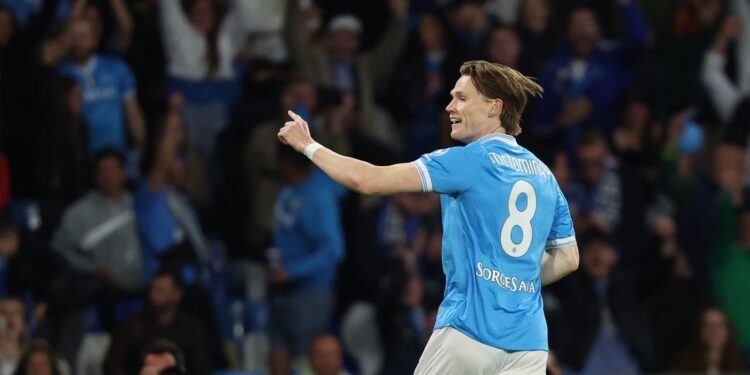 AKSI SELEBRASI: Pemain Napoli Scott McTominay merayakan gol yang dicetaknya pada laga Serie A/Liga Italia antara Napoli vs Cremonese di Naples, Italia pada Jumat, 24 April 2026. (Foto: (c) Alessandro Garofalo/LaPresse via AP)
