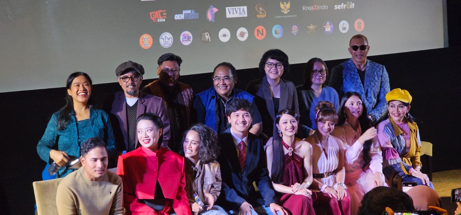 Baskara Mahendra Jadi Perias Jenazah yang Dihantui Arwah Influencer di Film GHOSTHING 2 Baskara Mahendra Jadi Perias Jenazah yang Dihantui Arwah Influencer di Film GHOSTHING