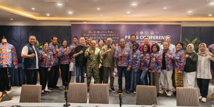 19 Perenang Siap Seberangi Selat Madura, Galang Donasi Rp1 Miliar untuk Warga Timbulsloko