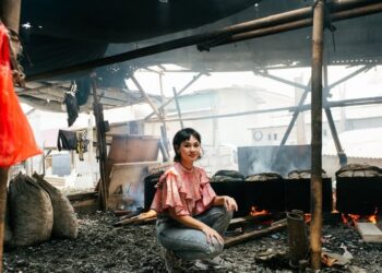 Andien Hadirkan Sekolah Gratis di Kampung Apung