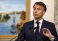 KOMENTAR TAJAM: Presiden Perancis Emmanuel Macron dalam konferensi pers pada Senin (7/4/2025).(Foto: AFP/LUDOVIC MARIN)