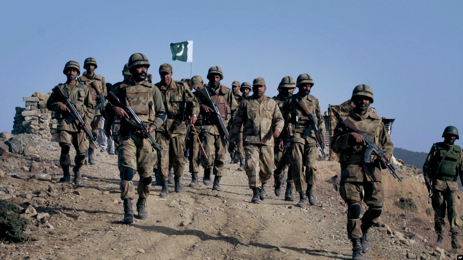 OTORITAS MILITER: Militer Pakistan melancarkan serangkaian serangan atas militan di Waziristan Utara pada Minggu (15/6/2026). (Foto: dok/AP)