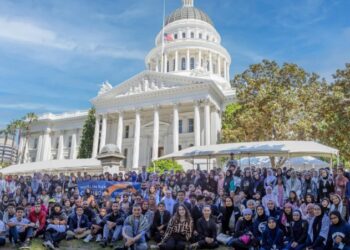 KOMUNITAS MUSLIM: Council on American-Islamic Relations (CAIR) cabang California—organisasi advokasi dan hak-hak sipil Muslim terbesar di Amerika Serikat berpartisipasi dalam acara tahunan ke-13 *Muslim Day at the Capitol* (MDAC) yang digelar di Sacramento. (Foto Ilustrasi: ca.cair.com)