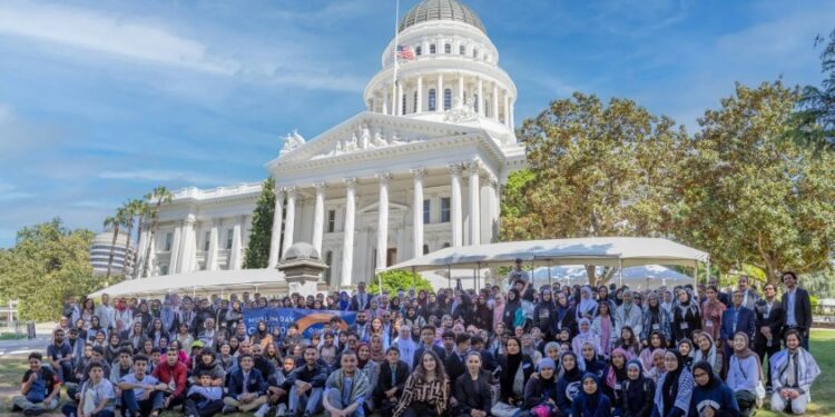 KOMUNITAS MUSLIM: Council on American-Islamic Relations (CAIR) cabang California—organisasi advokasi dan hak-hak sipil Muslim terbesar di Amerika Serikat berpartisipasi dalam acara tahunan ke-13 *Muslim Day at the Capitol* (MDAC) yang digelar di Sacramento. (Foto Ilustrasi: ca.cair.com)