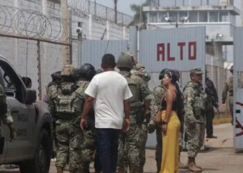 JAGA KETAT: Otoritas keamanan negara bagian Sinaloa, Meksiko, masih menyelidiki bentrokan di sebuah penjara di Sinaloa pada Kamis (8/10/2026). Insiden tersebut menewaskan 10 orang dan melukai 16 narapidana.(Foto: AFP/Getty Images)