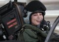 Ratu Thailand Suthida Terbangkan Pesawat Sendiri Saat Kujungan Ke Jepang 6 MENARIK PERHATIAN: Ratu Thailand Ratu Suthida Bajrasudhabimalalakshana menerbangkan jet Saab JAS 39C Gripen di Pangkalan Udara Wing 7, Phun Pin, Surat Thani, Bangkok pada Kamis (8/10/2026). (Foto Ilustrasi: Dok./Bureau of The Royal Household)