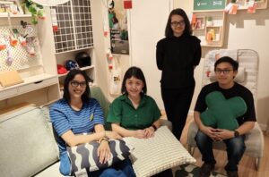 SIARAN PERS: Dari kiri, Interior Design Speciallist Ikea Alam Sutera Monika Putri Hanindyasari,  Business Leader IKEA Indonesia Angela Krisyanti,  Public Relations Manager IKEA Indonesia Ririn Basuki, dan Interior Design Leader IKEA M. Yusuf Attorik saat press conference di IKEA Alam Sutera, Kota Tangerang, Banten pada Kamis (1/10/26). (FOTO: SHANTY AULIA/KORANINDOPOS.COM) 