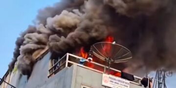 LEDAKAN GAS: Kebakaran melanda sebuah rumah makan (RM) Padang di Rawamangun, Pulogadung, Jakarta Timur (Jaktim) pada Jumat (9/10/2026). (Foto: Dok./Sudin Gulkarmat Jaktim)