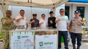 Somya Diklaim Mampu Ubah Sampah Organik Menjadi Kompos Hanya 8 Jam 2 SOLUSI PERKOTAAN: Wali Kota Tangerang Drs. H. Sachrudin (tiga dari kiri) saat peluncuran mesin pengolahan sampah Somya. (FOTO: SHANTY AULIA/KORANINDOPOS.COM)