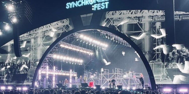 Para Musisi Kompak Kritik Karhutla di Synchronize Fest 2026 1 FESTIVAL MUSIK: Geisha saat tampil dalam Synchronize Fest 2026 di Gambir Expo Kemayoran, Jakarta Pusat pada Jumat (16/10/2026). (Foto: Dedi Yondra / JPNN.com)