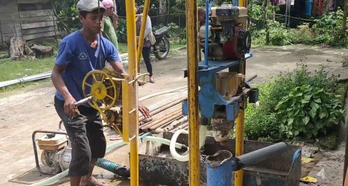 KESDM Minta Pemda Anggarkan Pemeliharaan Lingkungan Dari Pajak Air Tanah 1 AIR TANAH: Aktivitas pengeboran air tanah. (Foto Ilustrasi: RRI.co.id)