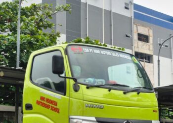 Hino Serahkan Truk Hino 300 ke SMK Muhammadiyah 3 Yogyakarta, Perkuat Pendidikan Vokasi