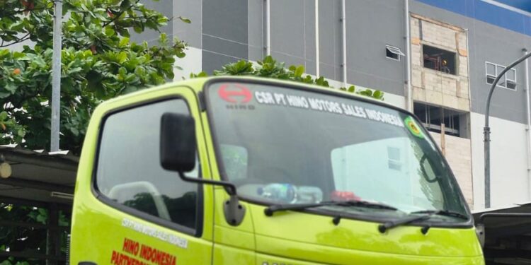 Hino Serahkan Truk Hino 300 ke SMK Muhammadiyah 3 Yogyakarta, Perkuat Pendidikan Vokasi 1 Hino Serahkan Truk Hino 300 ke SMK Muhammadiyah 3 Yogyakarta, Perkuat Pendidikan Vokasi